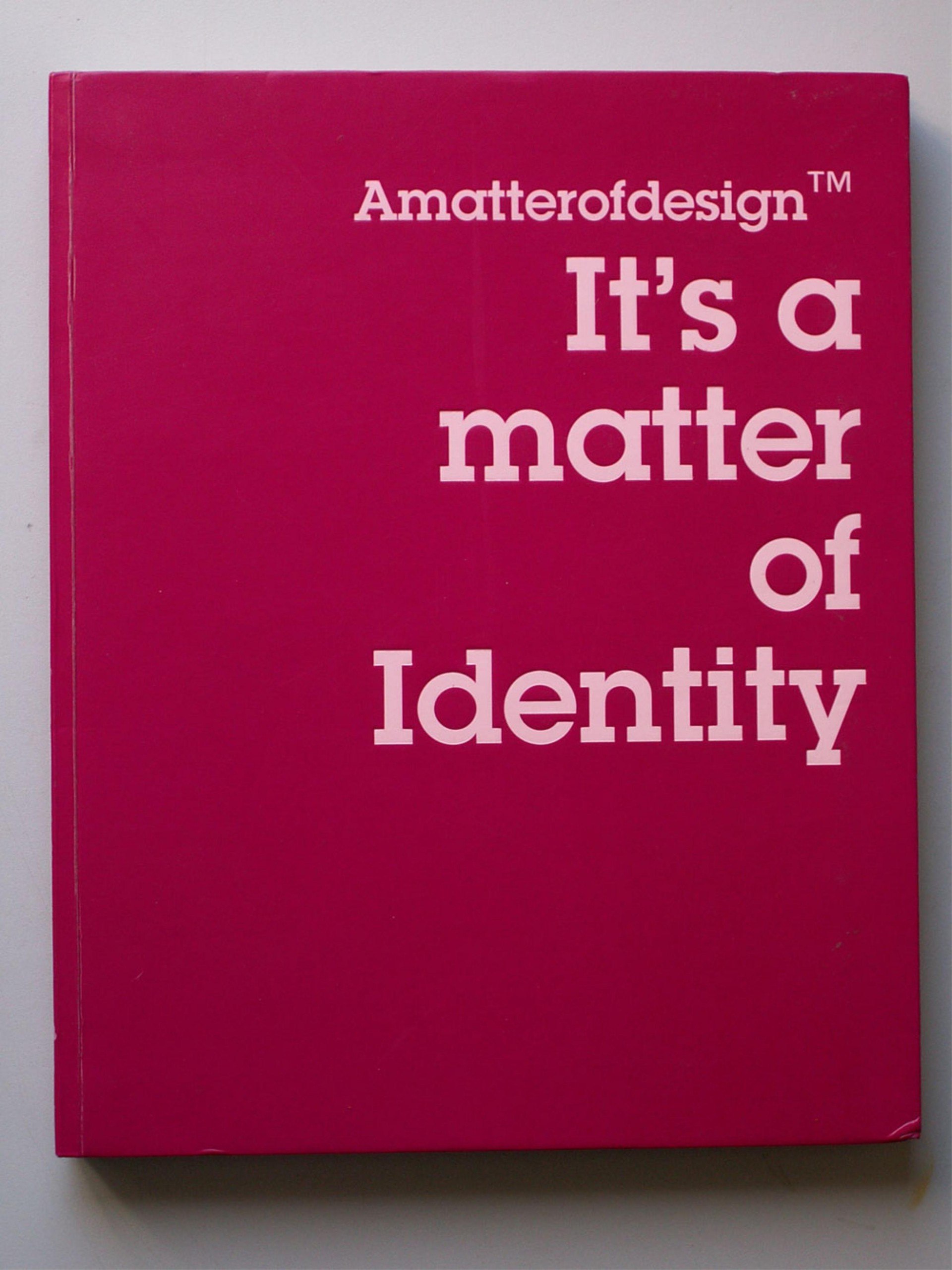 Portada ampliada de It's a matter of Identity